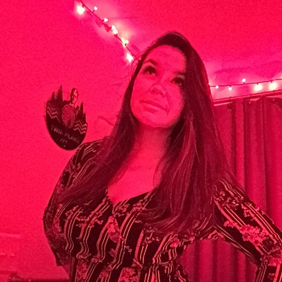 Meet your Posher, Lisa - Picture 2 of 2